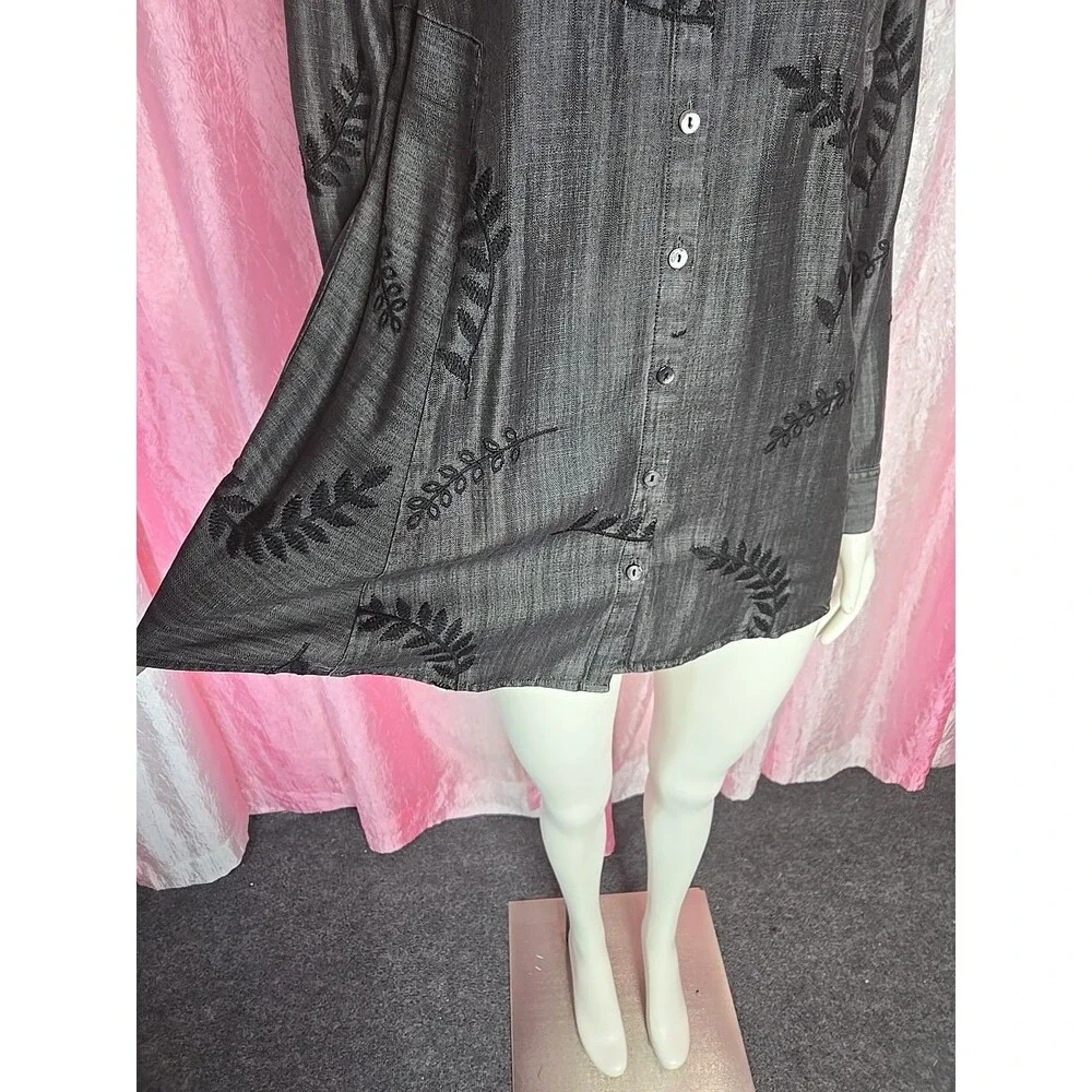 Soft Surroundings Gray Embroidered Leaf Chambray Button Up Tunic Top Size Small - Picture 5 of 11